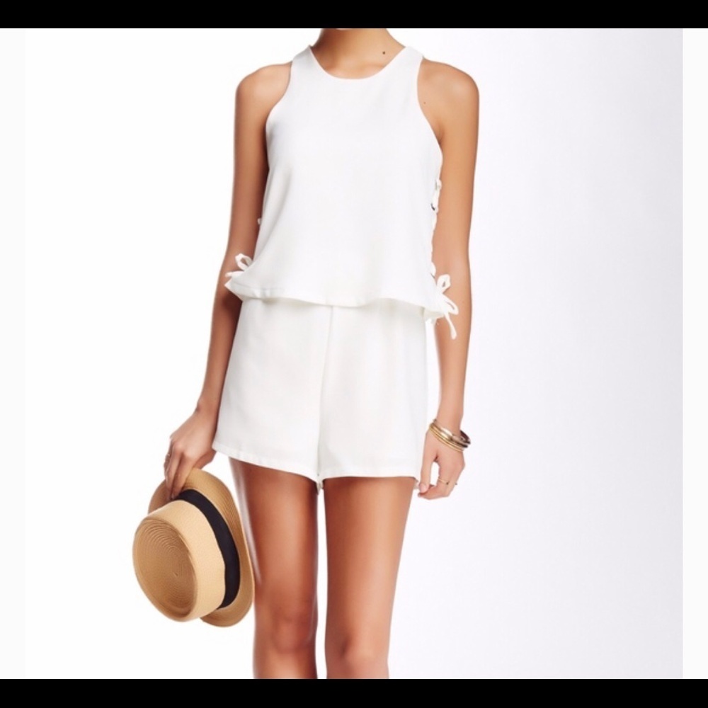 NWT Romeo & Juliet Couture Romper Size: L